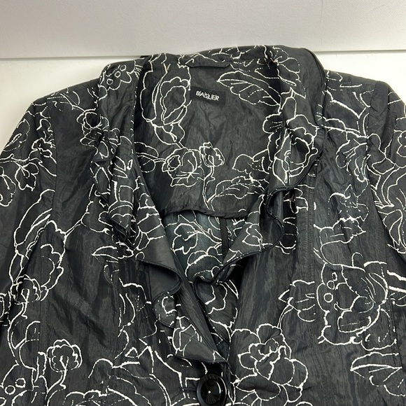 Basler Floral Embroidered Lightweight Blazer - Picture 5 of 12